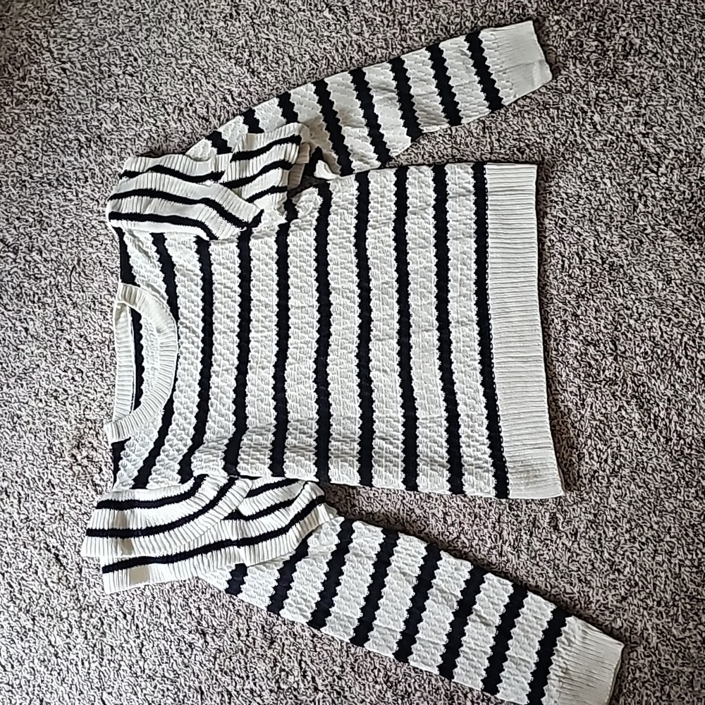 Womens knit ruffle sleeve striped sweater
